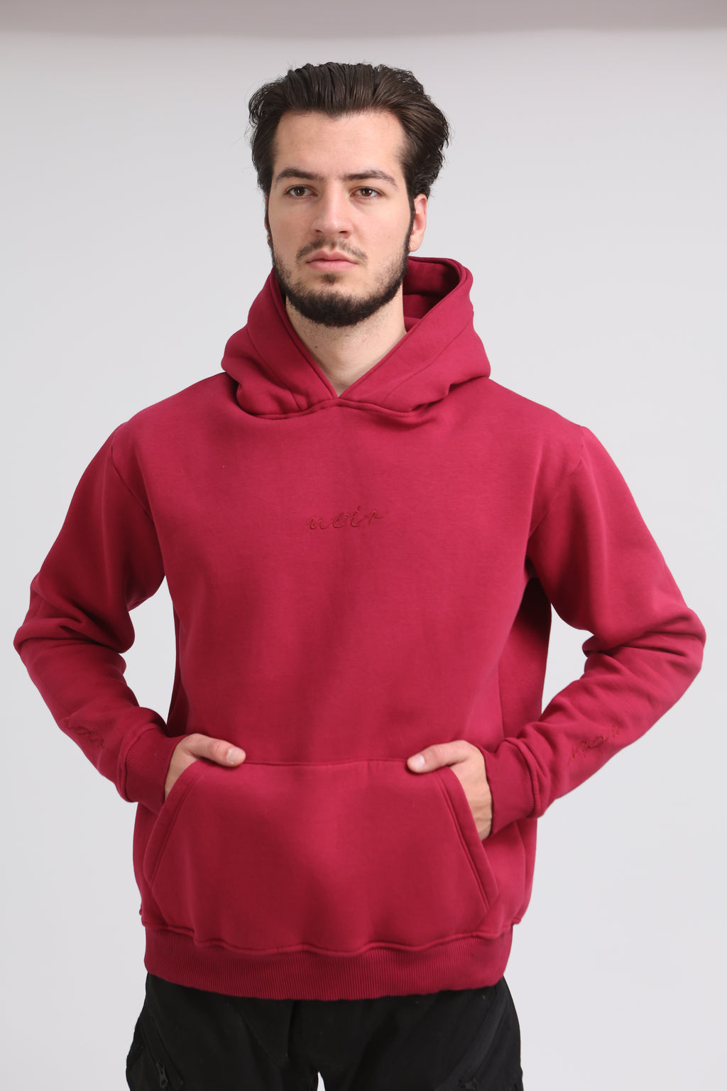 Noir Signature duks – grimizna boja