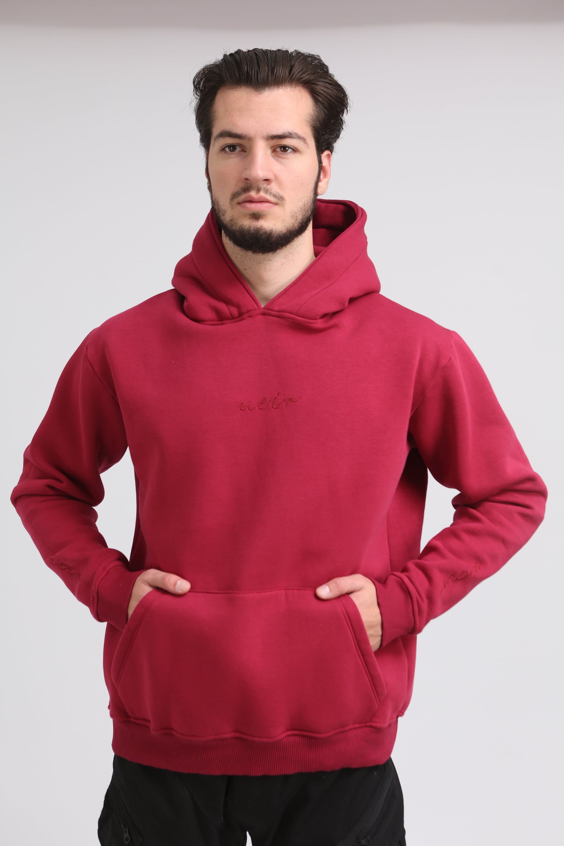 Noir Signature duks – grimizna boja