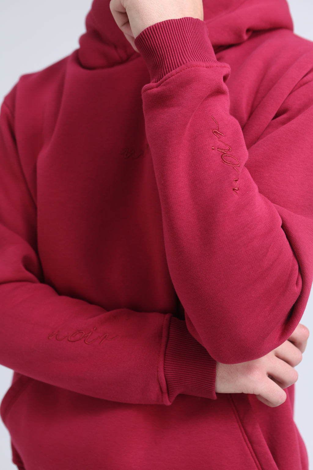 Noir Signature duks – grimizna boja
