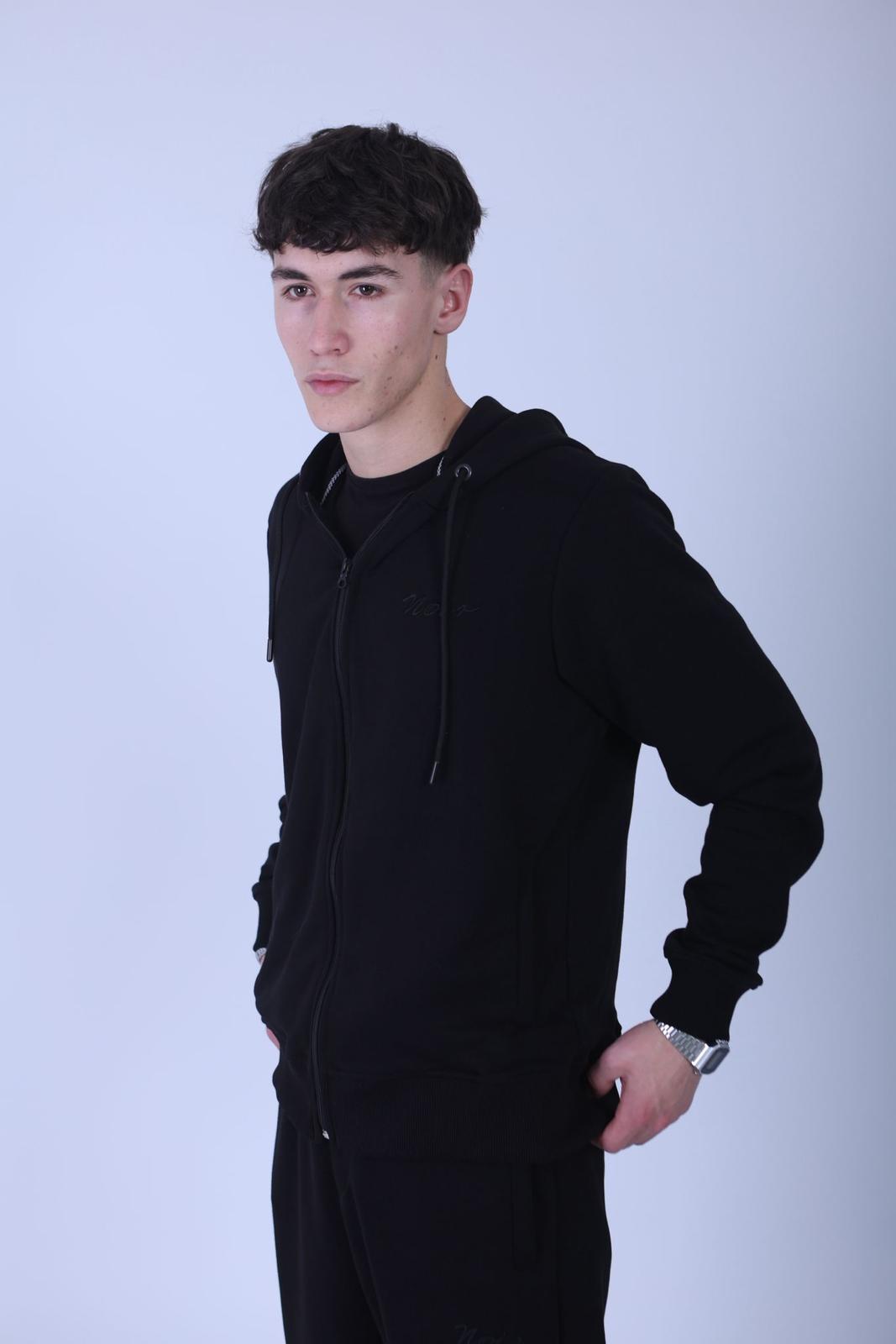 Noir Black on Black - Signature