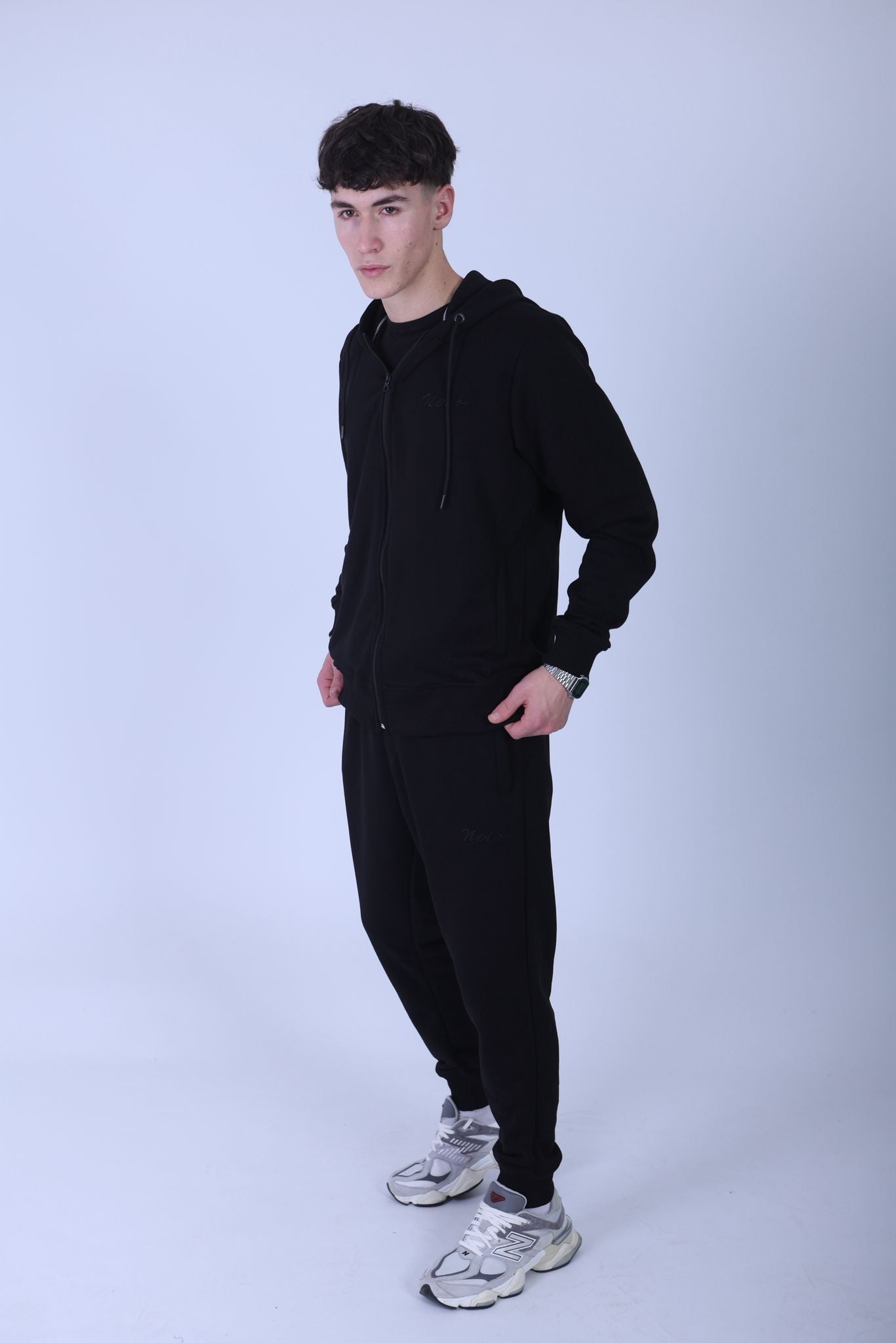 Noir Black on Black - Signature