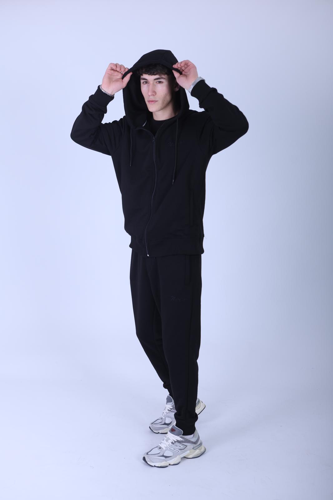 Noir Black on Black - Signature