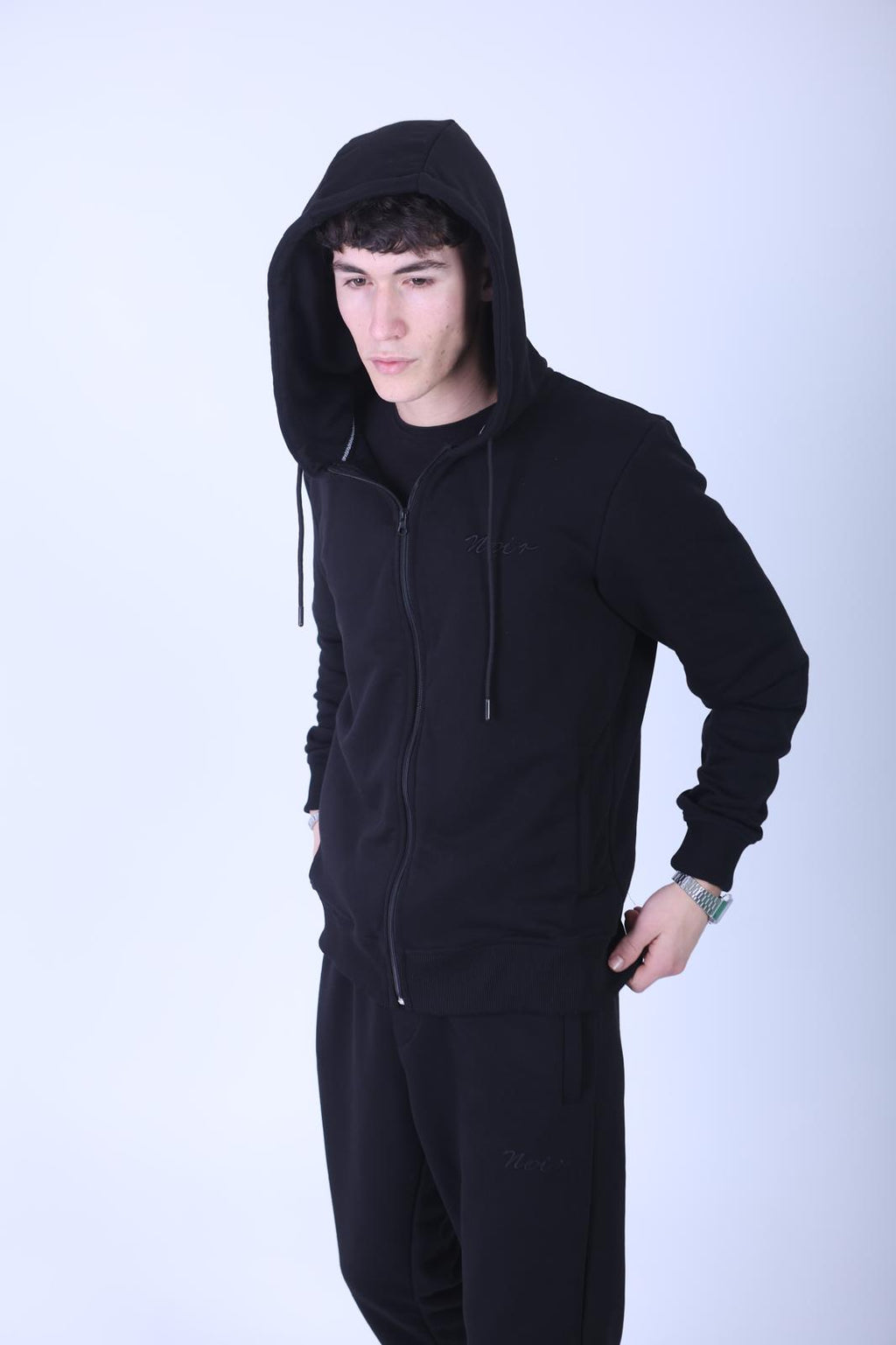 Noir Black on Black - Signature