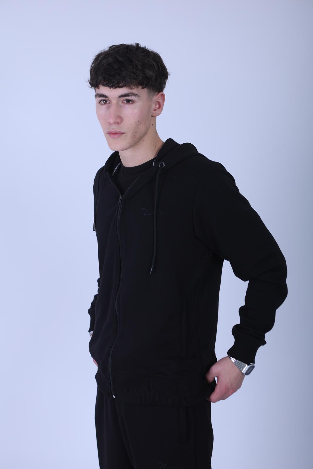 Noir Black on Black - Signature