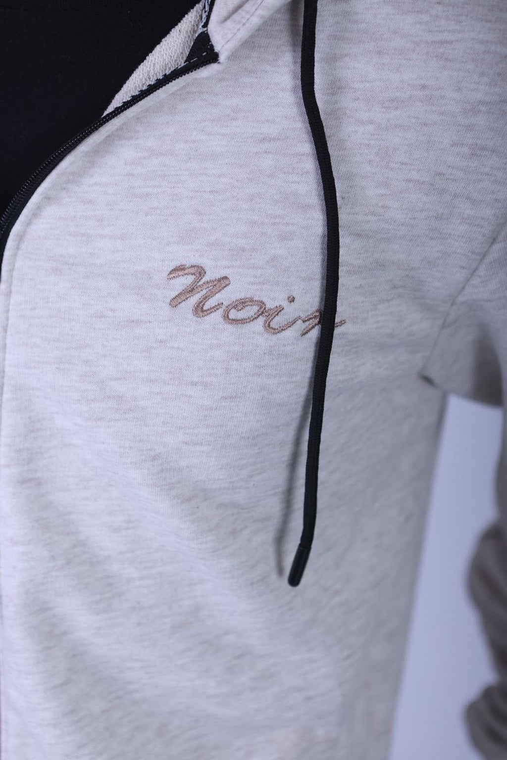 Noir Cream White - Signature