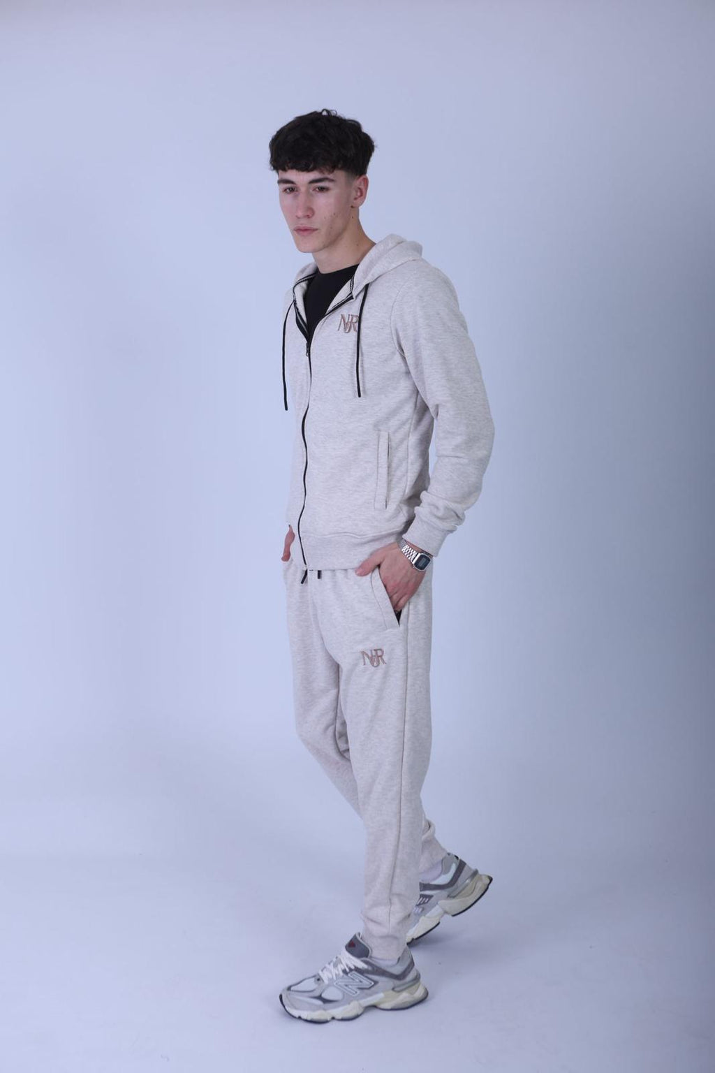 Noir Cream White