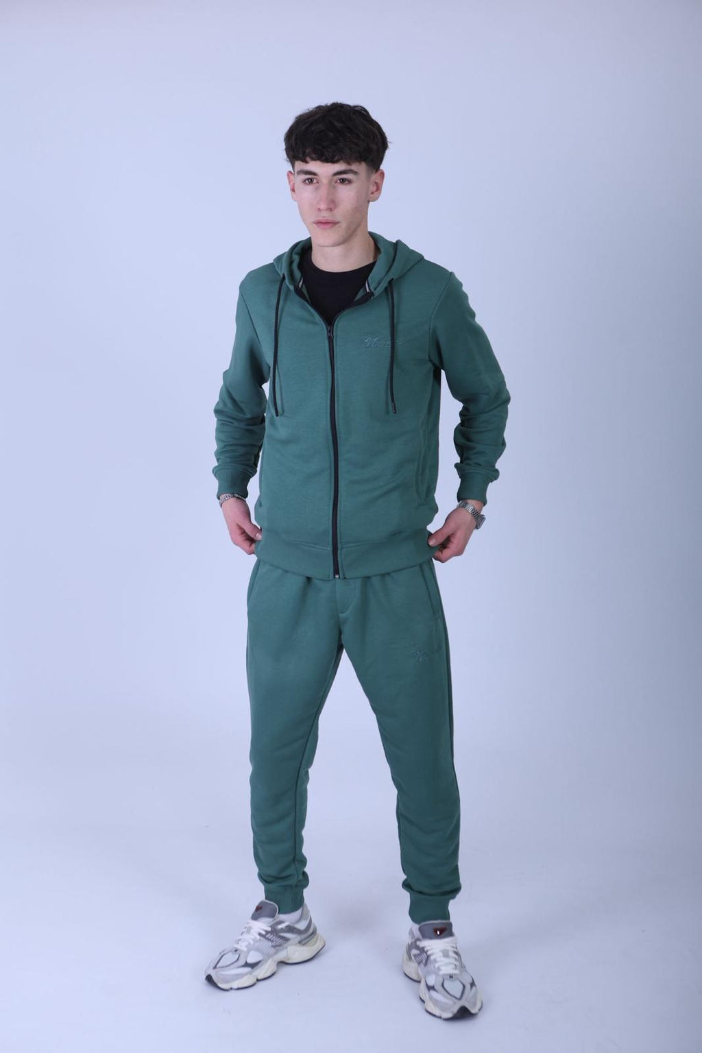 Noir Green on Green - Signature