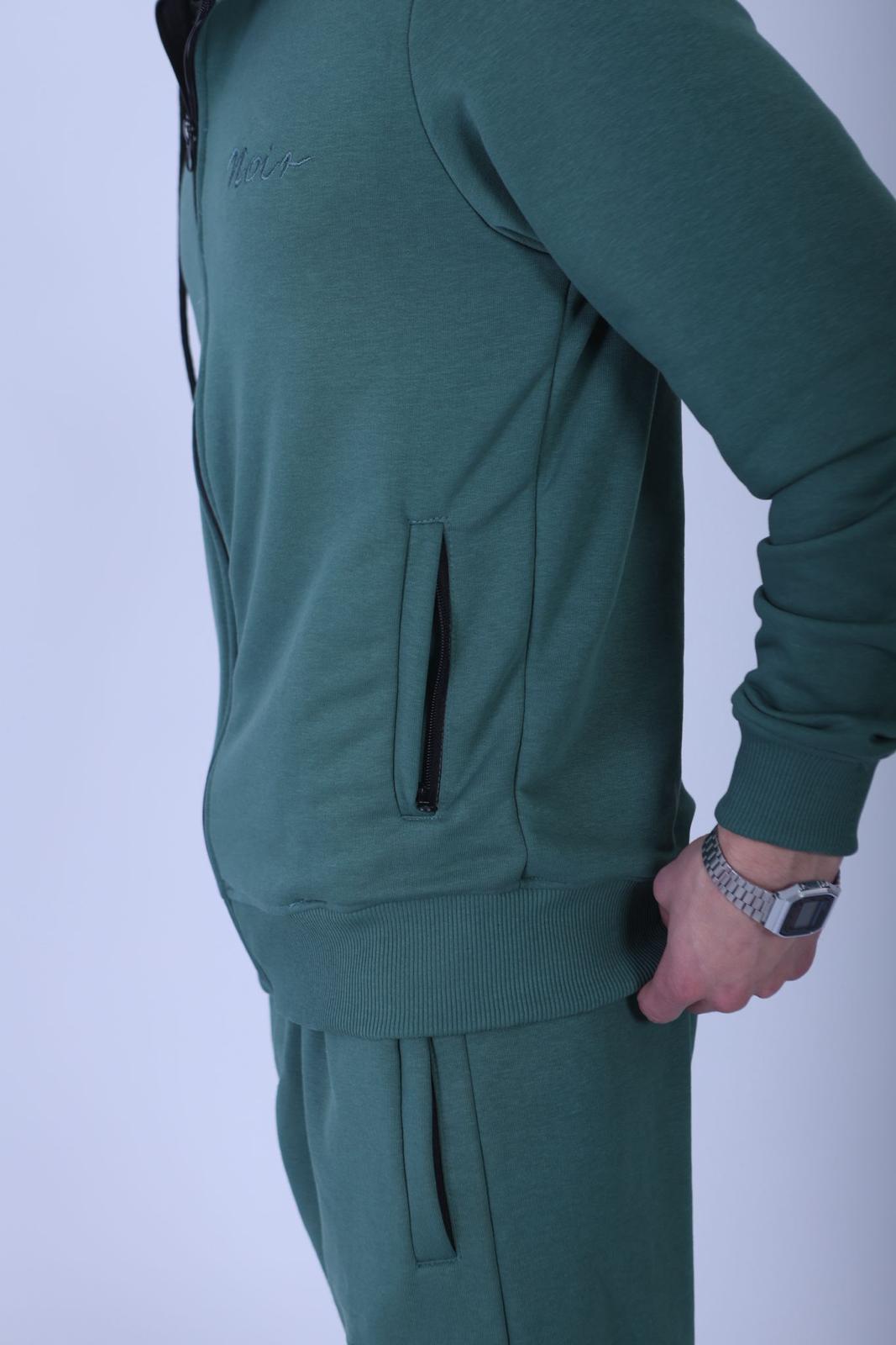 Noir Green on Green - Signature