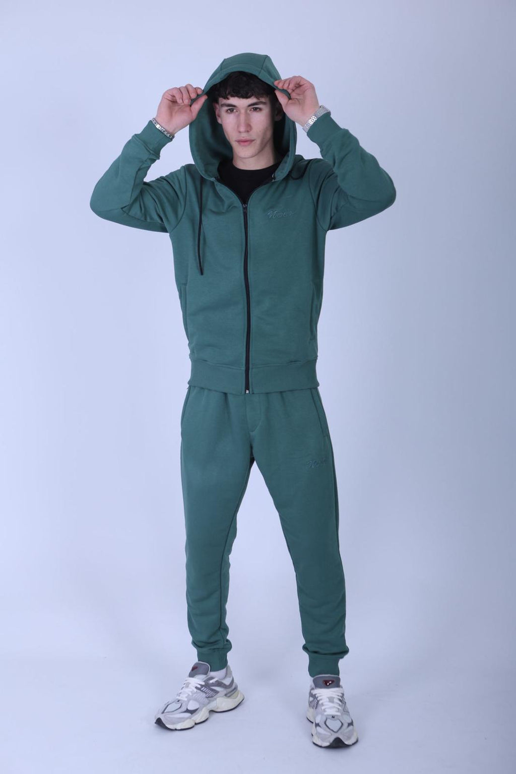 Noir Green on Green - Signature