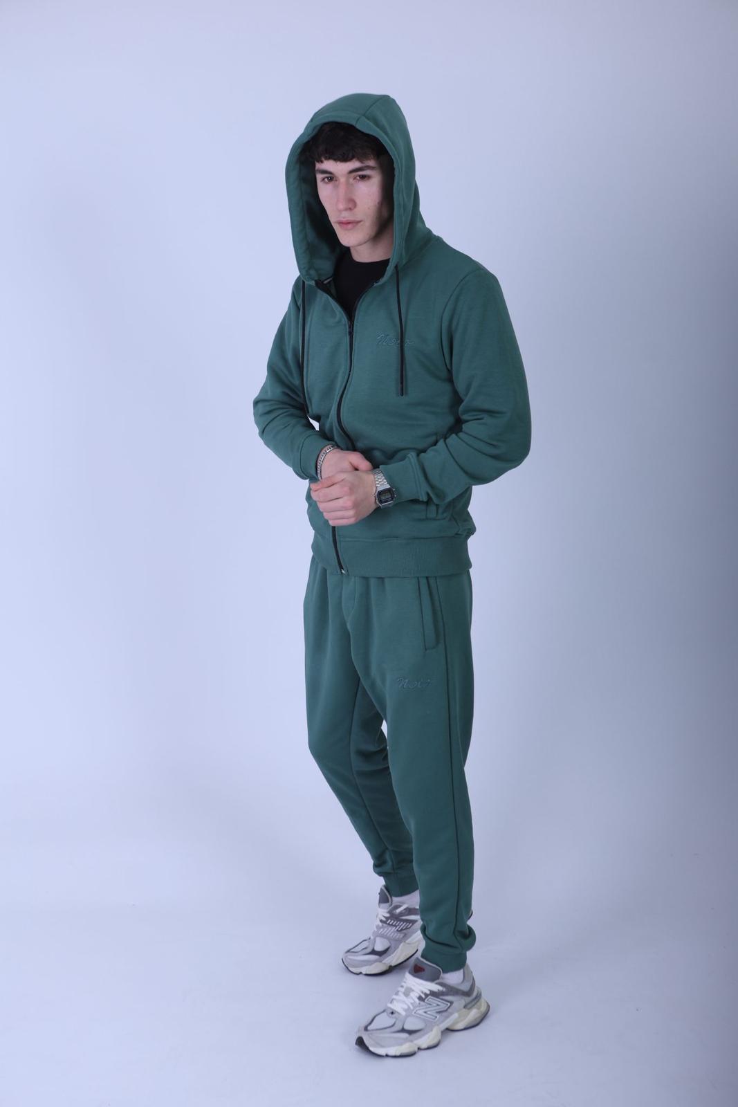 Noir Green on Green - Signature