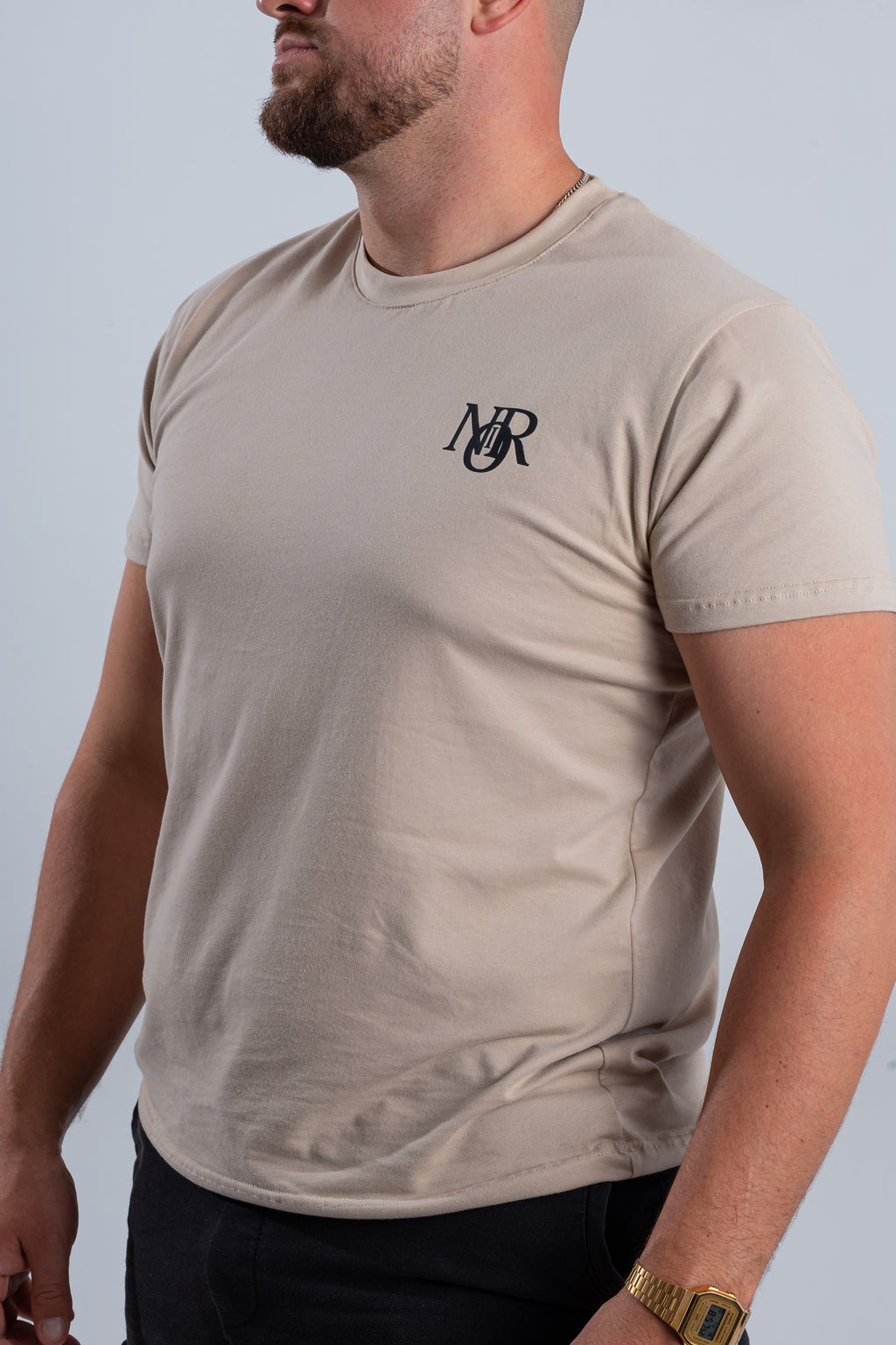 Classic summer T-shirt – Impeccable comfort, timeless style.