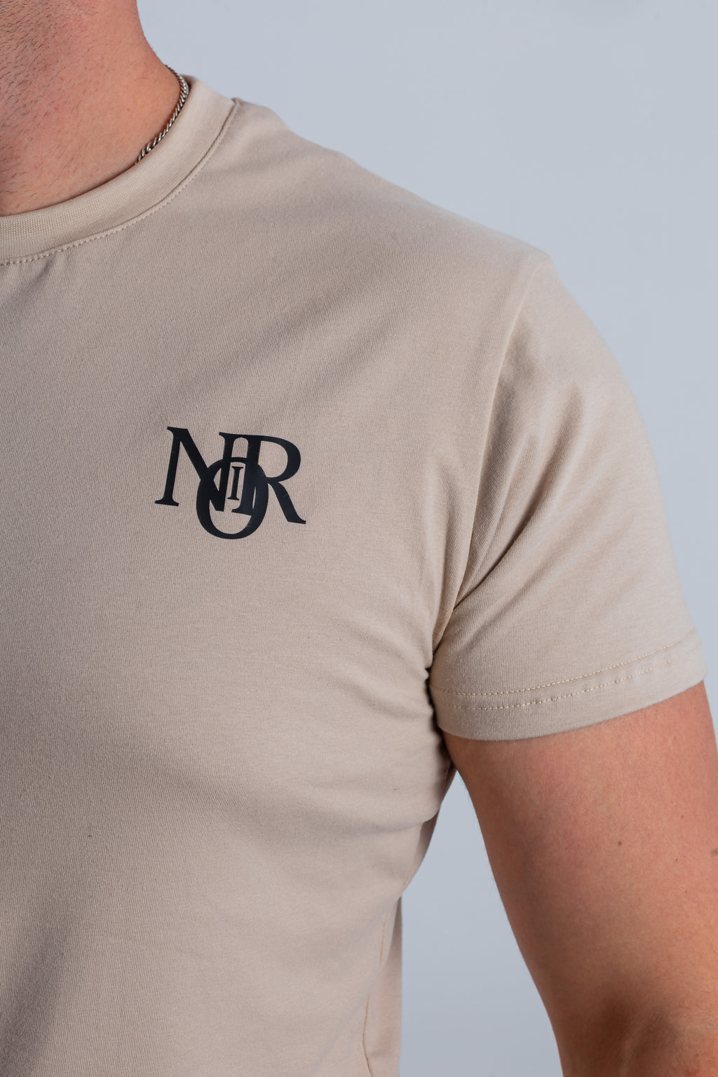 Classic summer T-shirt – Impeccable comfort, timeless style.